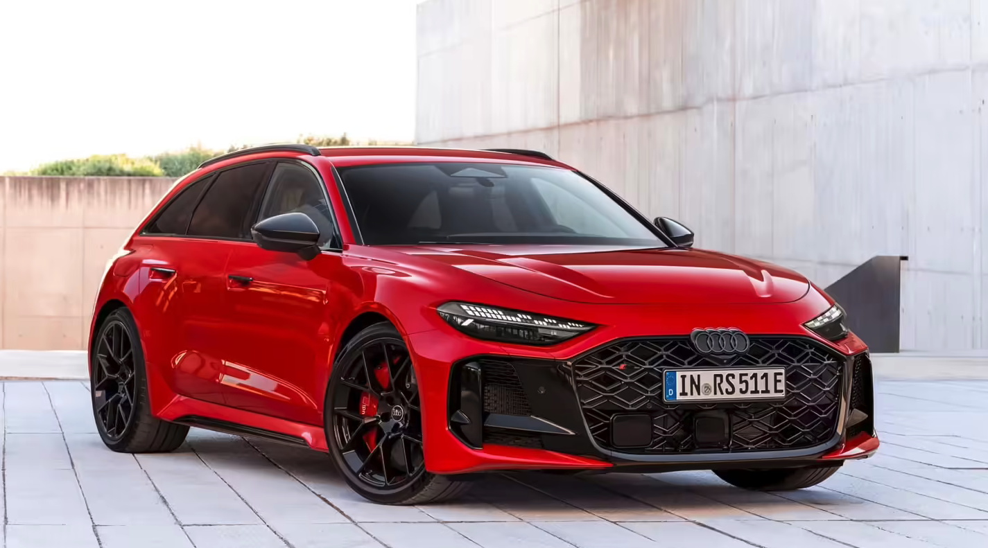 奥迪推出RS系列首款插混车型 2026款RS5亮相,兼顾性能与环保